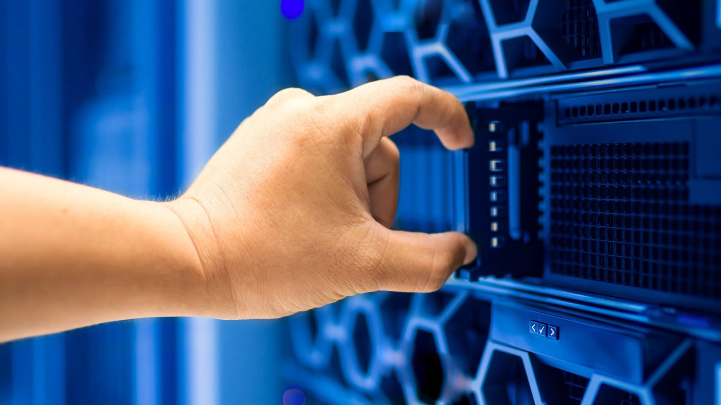 Bildet viser Online Backup-løsninger tilbyr dere også versjonshåndtering, noe som betyr at dere kan gjenopprette eldre versjoner av filer.